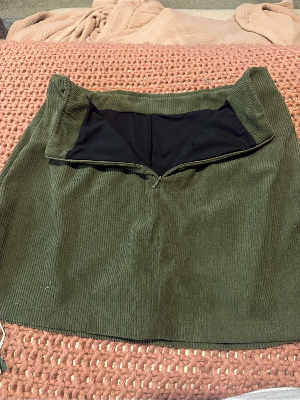 HALARA Olive Ribbed Mini Skirt - Picture 2 of 5